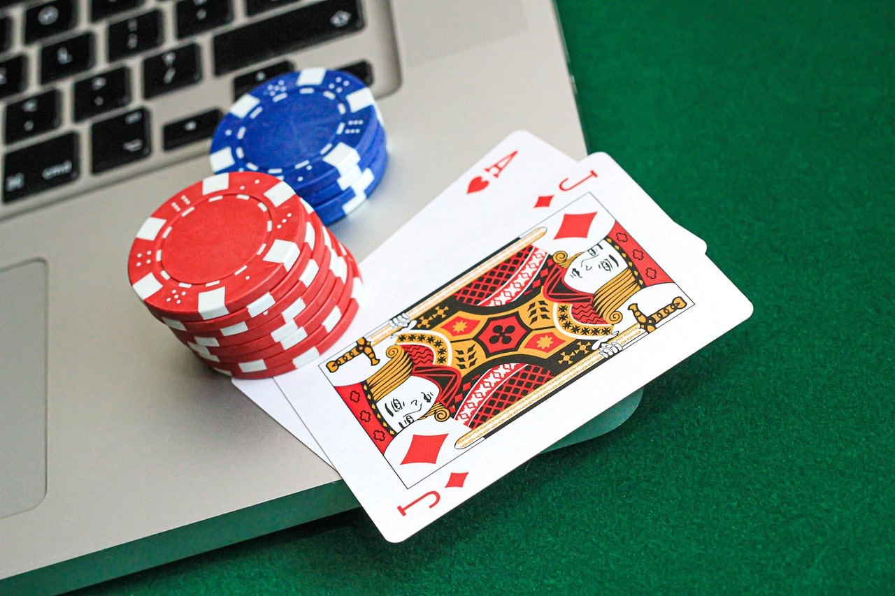 Người dùng đặt kèo bóng đá tại 33win33 trên điện thoại với giao diện tiếng Việt